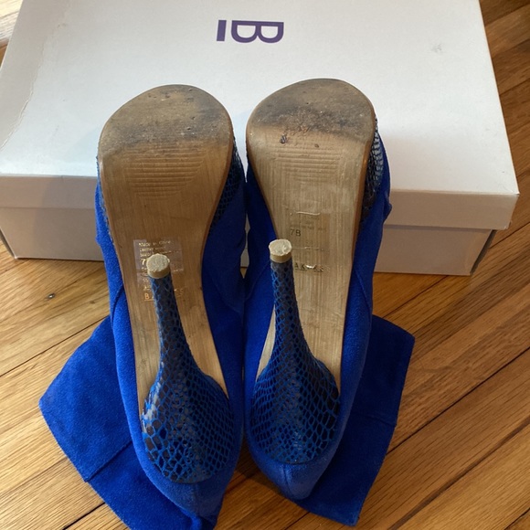 Baker Platform Suede Booties (Torri) in Royal Blue. Size 7. 5 inch heel height - Picture 5 of 6